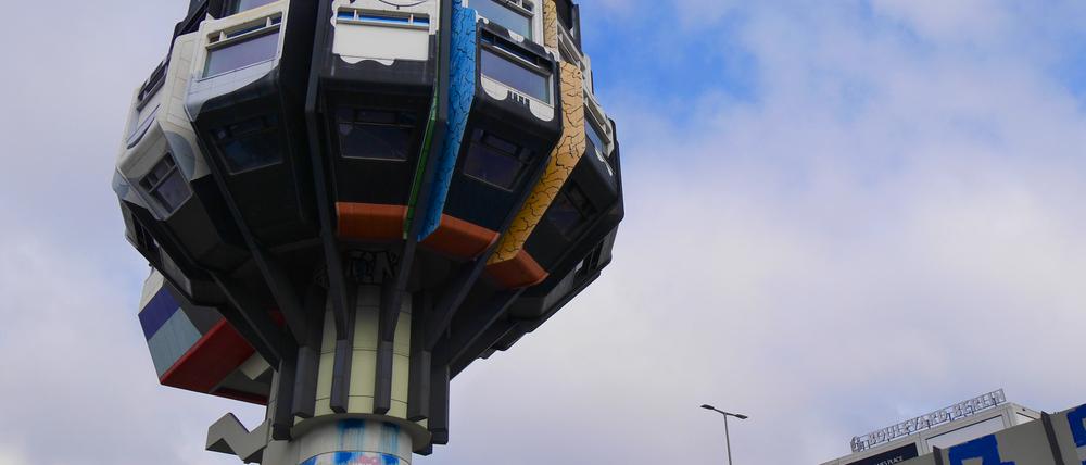 Der Bierpinsel in Charlottenburg steht seit jahren leer. Am Wochenende findet dort ein üppiges Kunstprogramm statt.