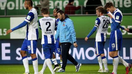 Nichts geholt. Parl Dardai und Mannschaft verabschieden sich aus Wolfsburg.