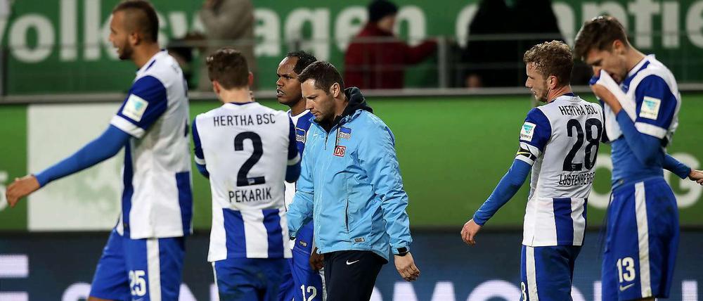 Nichts geholt. Parl Dardai und Mannschaft verabschieden sich aus Wolfsburg.