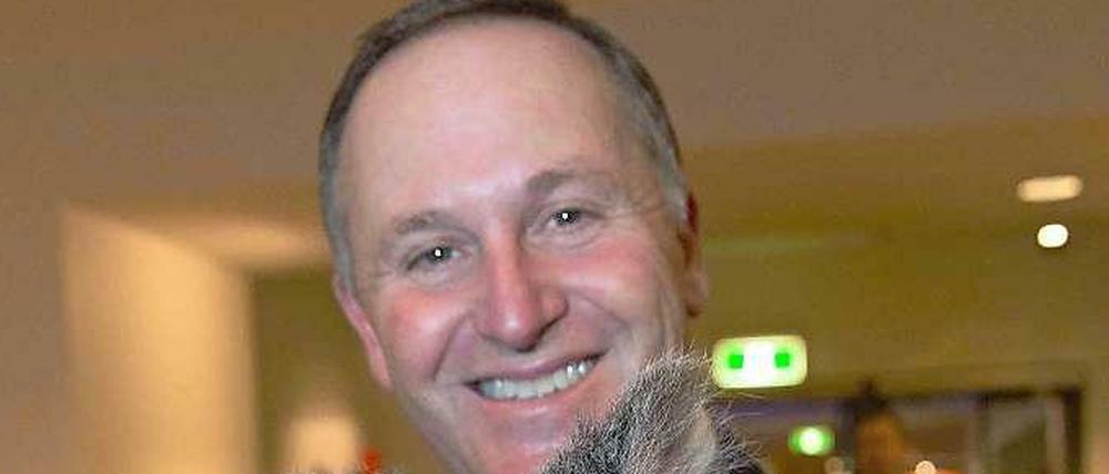 John Key mit einem Koalabären.