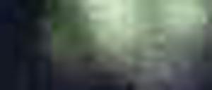 In Friedrichshain prallte der Fahrer der Crossmaschine beim Abbiegen in die Seite eines VW Passat.