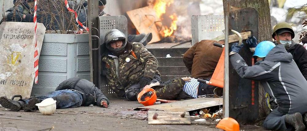 Vor einem Jahr sind bei Protesten gegen den ehemaligen Präsidenten Janukowitsch rund 100 Menschen auf dem Maidan in Kiew von Sicherheitskräften getötet worden.