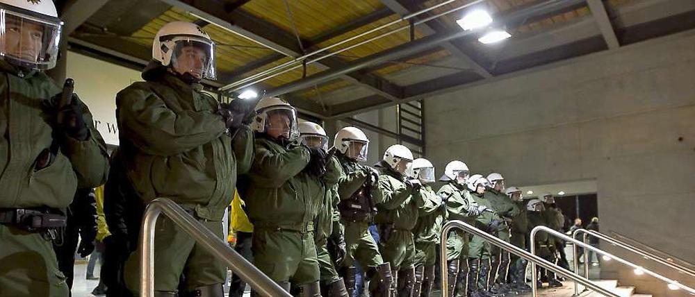 Die Polizei war am Freitagabend mit 500 Einsatzkräften vor Ort (Archivbild).