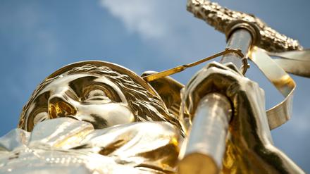 Unbeschreiblich weiblich: Auch Goldelse ist bekanntlich eine Frau. Und die Wagenlenkerin oben auf dem Brandenburger Tor ebenso.