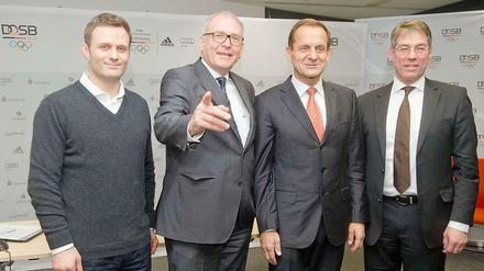 Das DOSB muss nun entscheiden. Mit dabei: DOSB-Vizepräsident für Leistungssport, Ole Bischof (l.-r.), DOSB-Generaldirektor Michael Vesper, DOSB-Präsident Alfons Hörmann und DOSB-Vorstand Bernhard Schwank.
