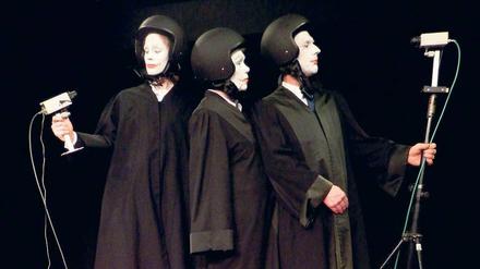 Auf Afrika stehen. Die Performance „Banana Republics – Here Be Dragons“. 