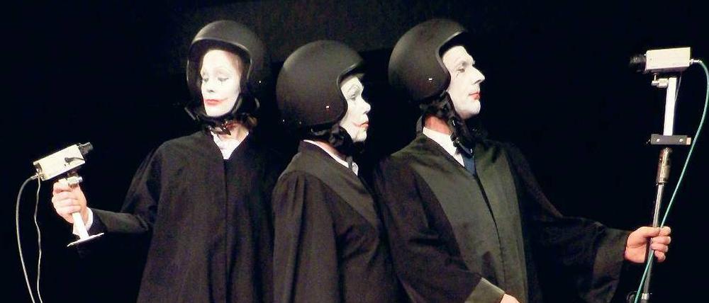 Auf Afrika stehen. Die Performance „Banana Republics – Here Be Dragons“. 