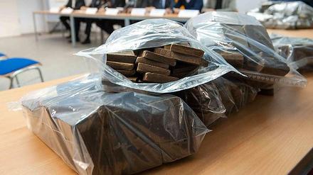 Haschisch, das ein deutsch-spanisches Ermittlungsteam sicherstellen konnte. Eine Familie muss sich am Dienstag vor dem Landgericht in Zweibrücken verantworten. 