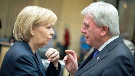 Ihre Länder profitieren: Hannelore Kraft (NRW) und Volker Bouffier (Hessen).