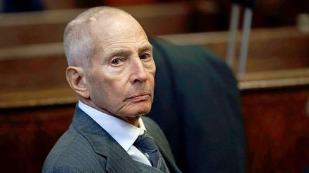 Der New Yorker Immobilien-Magnat Robert Durst hat sich bei einer TV-Serie verplappert und wurde am Samstag verhaftet. 