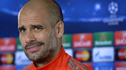 Zuversichtlich? Pep Guardiola empfängt mit seinen Bayern Schachtjor Donezk - und braucht einen Sieg.