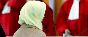 Die Richter in Karlsruhe haben ein pauschales Kopftuchverbot für verfassungswidrig erklärt.