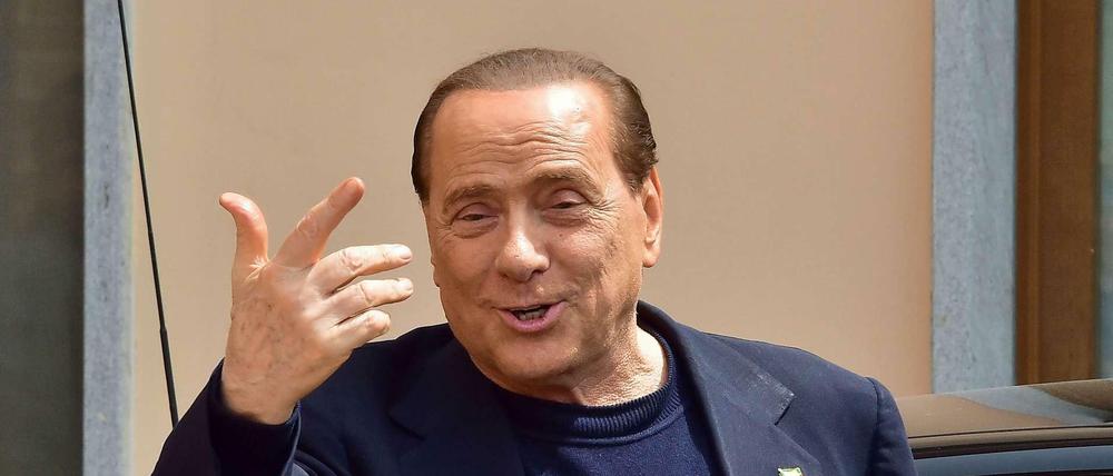 Silvio Berlusconi im Jahr 2014 nach seinem ersten Sozialdienst.