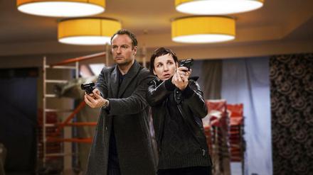 Ungleiches Ermittlerpaar. Nina Rubin (Meret Becker) und Robert Karow (Mark Waschke) im leeren Flughafenhotel am BER.