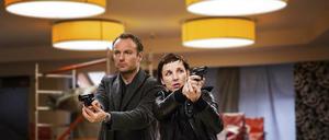 Ungleiches Ermittlerpaar. Nina Rubin (Meret Becker) und Robert Karow (Mark Waschke) im leeren Flughafenhotel am BER.