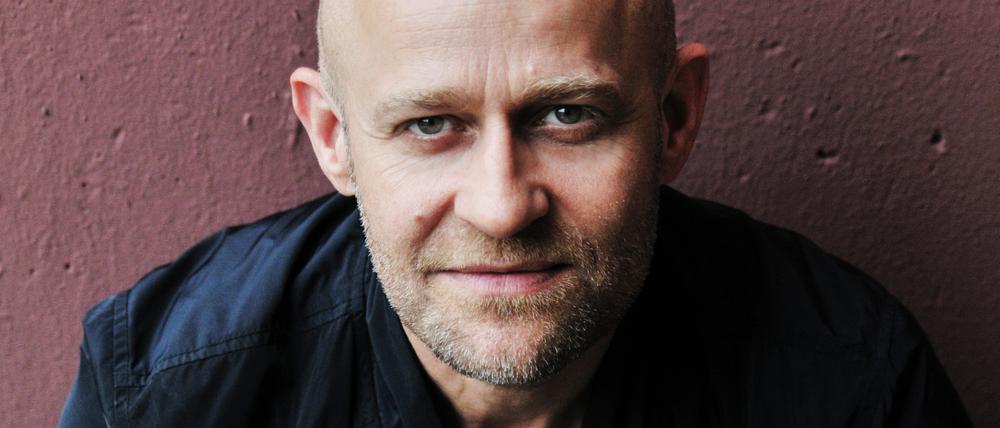 Schauspieler Jürgen Vogel spielt eine der Hauptrollen in der neuen ZDF-Krimiserie „Jenseits der Spree“, die am 17. September in der ZDF-Mediathek startet und am 24. September im ZDF-Fernsehen.