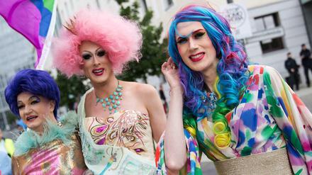 Gay Pride und Party: Beim CSD wird nicht nur gefeiert. Am 27. Juni wird in Berlin auch wieder für LGBT-Rechte demonstriert.