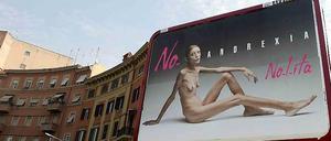 Im Jahre 2007 wurde diese Schock-Kampagne in Italien mit dem Titel "No. Anorexia" (Magersucht, nein) landesweit verboten. In Frankreich wird nun versucht, durch ein neues Gesetz gegen magersüchtige Models vorzugehen. 