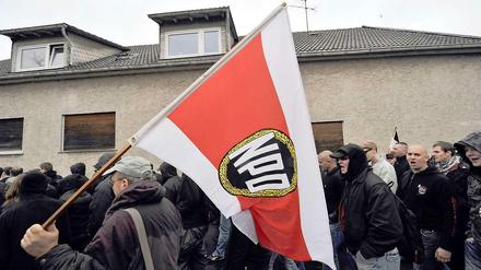 Im Vergleich zur NPD ist die Partei "Die Rechte" ziemlich klein.Die Zielsetzung ist aber ähnlich.