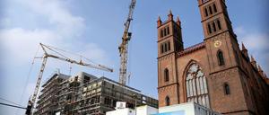 Die Friedrichswerdersche Kirche von Karl Friedrich Schinkel in Berlins Mitte ist durch Bauvorhaben in ihrer direkten Umgebung akut gefährdet.