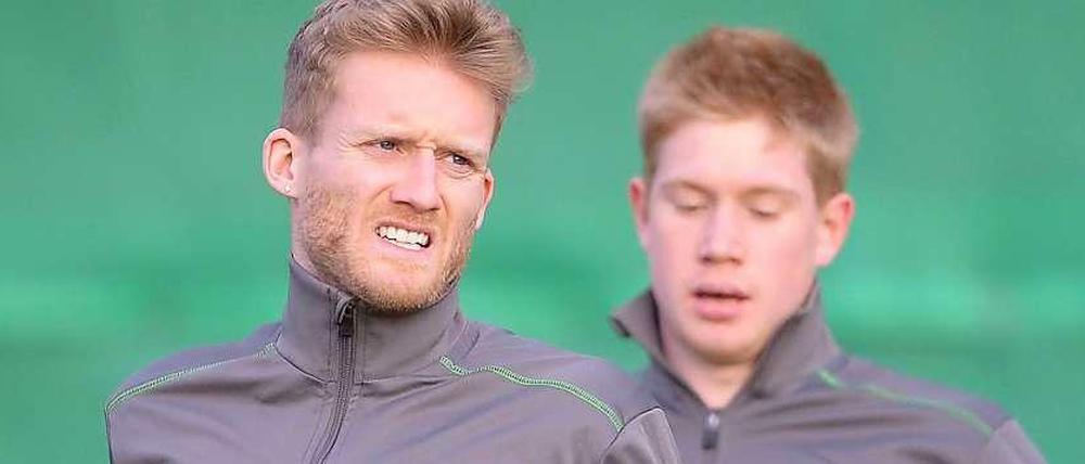 Andre Schürrle (l.) und Kevin de Bruyne wollen mit dem VfL Wolfsburg Titel gewinnen. Die Europaleague ist dafür perfekt geeignet, findet Sebastian Stier.