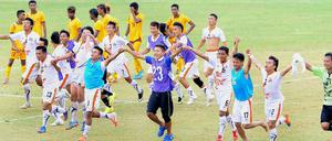 So schön kann Gewinnen sein. Bhutans Kicker bejubeln ihren 1:0-Sieg in Sri Lanka.