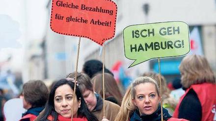 Auf zum Alex! Rund 17.000 Streikende nahmen am Mittwoch am Protestmarsch von der Friedrichstraße zum Alexanderplatz teil. 