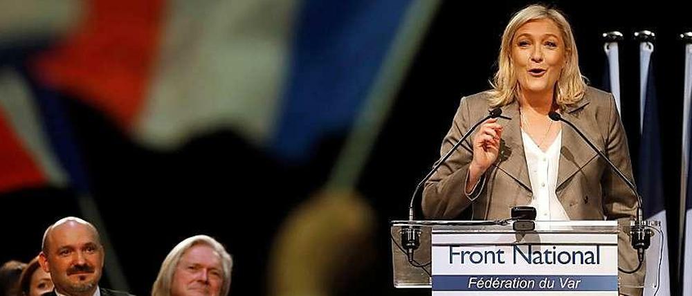 Nach jüngsten Umfragen könnte die rechtsextreme Front National (FN) von Parteichefin Marine Le Pen mit knapp 30 Prozent zur stärksten Kraft werden.