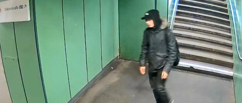 Diesen Mann sucht die Polizei.