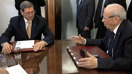 Krisenstabtreffen: Tunesiens Präsident Béji Caïd Essebsi (rechts) und Ministerpräsident Habib Essid.