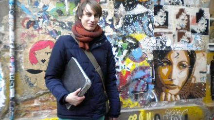 Dennis Müller, 26, zeigte der Schweitzer Schulklasse den Hackeschen Markt.