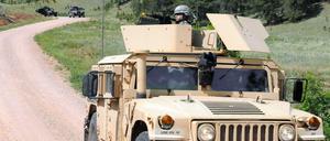  230 gepanzerte und ungepanzerte Humvees schicken die USA in die Ukraine.