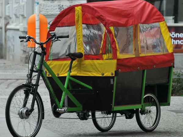 Platz für bis zu acht Kinder: ein Hecklader von Pedalpower.
