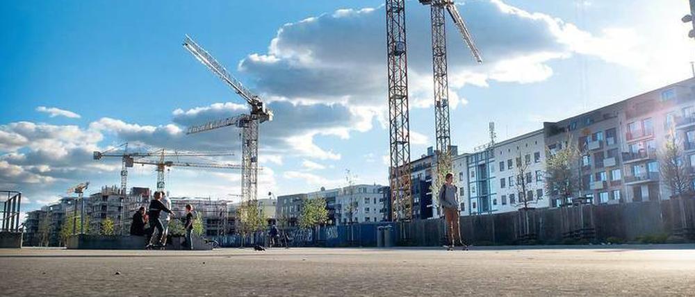 Drehort Berlin. Am Gleisdreieck kreisen die Kräne, hier entstehen hunderte Wohnungen.