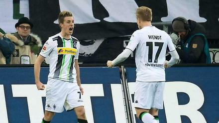 Patrick Herrmann (l.) bejubelt seinen Treffer zum 1:0.