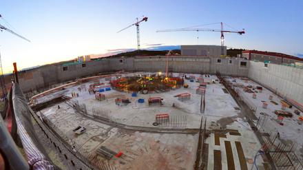 Grundlagen schaffen. In Südfrankreich entsteht derzeit der Fusionsreaktor Iter. Hier ein Bild vom August 2014, es zeigt die Fundamente für das Reaktorgefäß, das hier errichtet werden soll. 