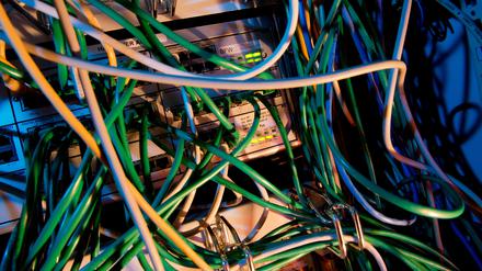 Kabel in einem Serverschrank