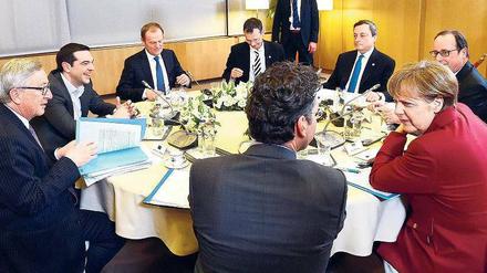 Showdown in Brüssel. Die „kleine Runde“ beim EU-Gipfel mit Alexis Tsipras und Angela Merkel.