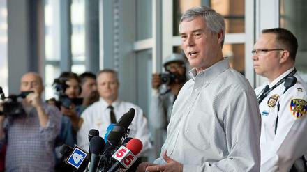 Staatsanwalt Robert McCulloch berichtete am Sonntag von der Festnahme eines 20-jährigen Verdächtigen nach den Schüssen auf zwei Polizisten in der US-Stadt Ferguson.