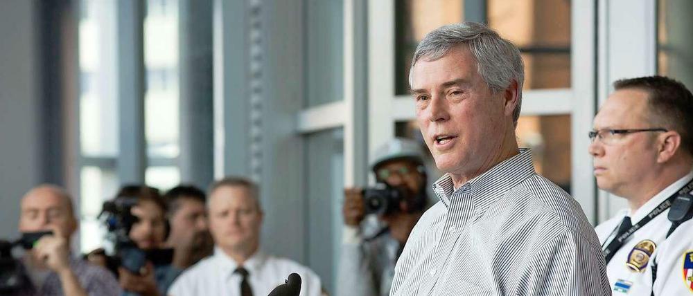 Staatsanwalt Robert McCulloch berichtete am Sonntag von der Festnahme eines 20-jährigen Verdächtigen nach den Schüssen auf zwei Polizisten in der US-Stadt Ferguson.