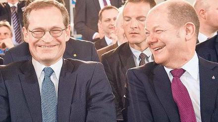Berlins Regierender Bürgermeister Michael Müller und Hamburgs Sportsenator Michael Neumann (re.) am 21. März in der Frankfurter Paulskirche vor der Eröffnung der Mitgliederversammlung des DOSB. 