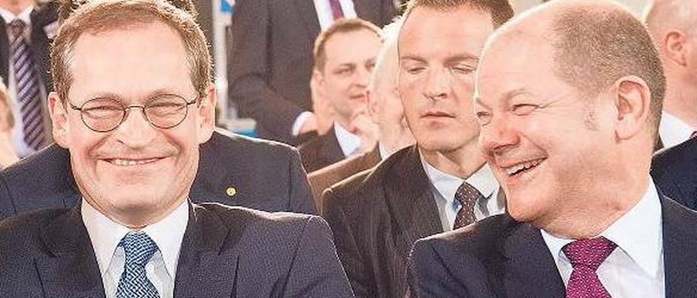 Berlins Regierender Bürgermeister Michael Müller und Hamburgs Sportsenator Michael Neumann (re.) am 21. März in der Frankfurter Paulskirche vor der Eröffnung der Mitgliederversammlung des DOSB. 
