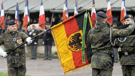Soldaten der Deutsch-Französischen Brigade beim Appell.