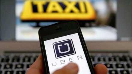 Oft verboten, immer noch aktiv: Der Fahrdienstvermittler Uber.