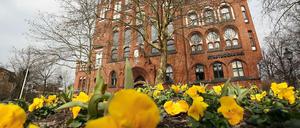 Baudenkmal an der Berkaer Straße. Das Rathaus Schmargendorf ist der Hauptsitz der Musikschule City West, bekannt ist es auch als Standesamt.