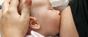 Schlaue Entscheidung. Stillen fördert die Intelligenz des Kindes.