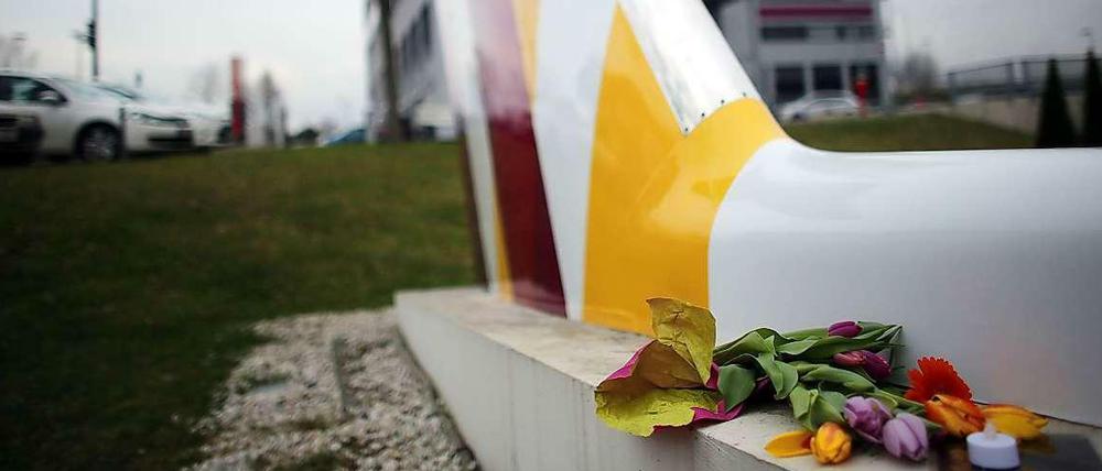 Trauer vor der Germanwings-Zentrale in Köln.