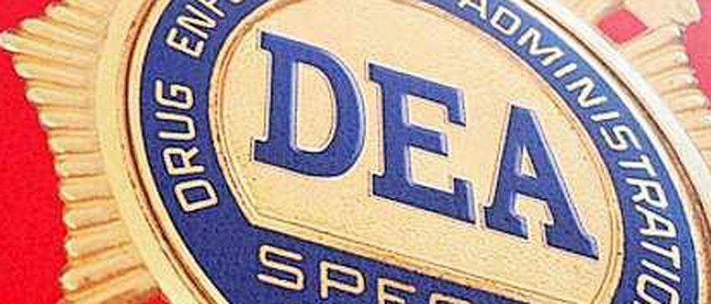 Ein Schild der DEA - "Drug Enforcement Administration" vor dem DEA-Museum in Arlington.