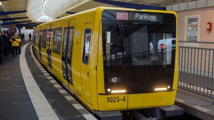 Bis hierhin und nicht weiter: die U-Bahnzüge enden am Bahnhof Olympia-Stadion (mit Bindestrich).