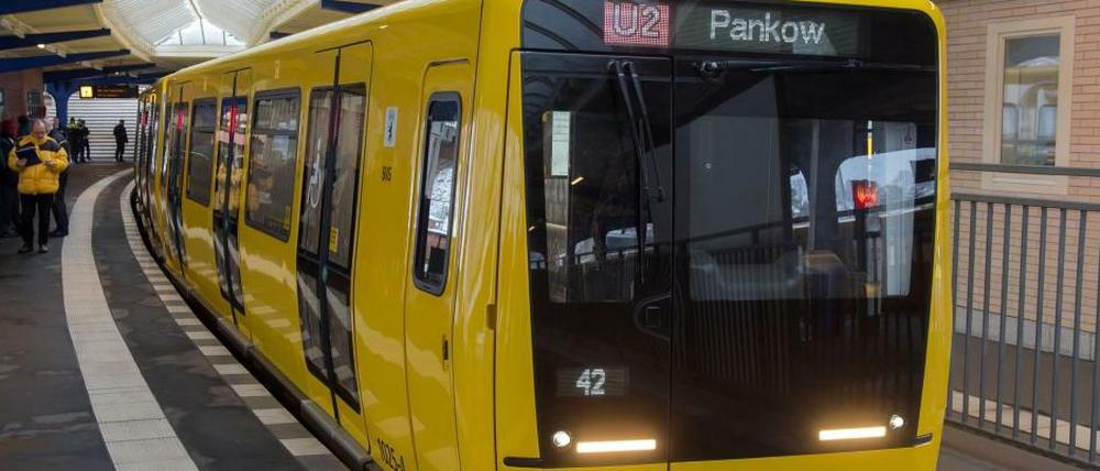 Bis hierhin und nicht weiter: die U-Bahnzüge enden am Bahnhof Olympia-Stadion (mit Bindestrich).